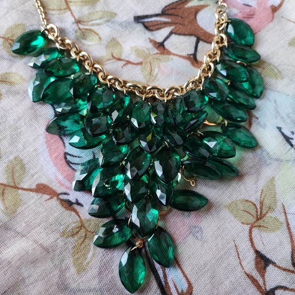 Faceted Transparent Green Acrylic Statement Necklace and Earrings Gold Tone NWOT - Picture 12 of 14